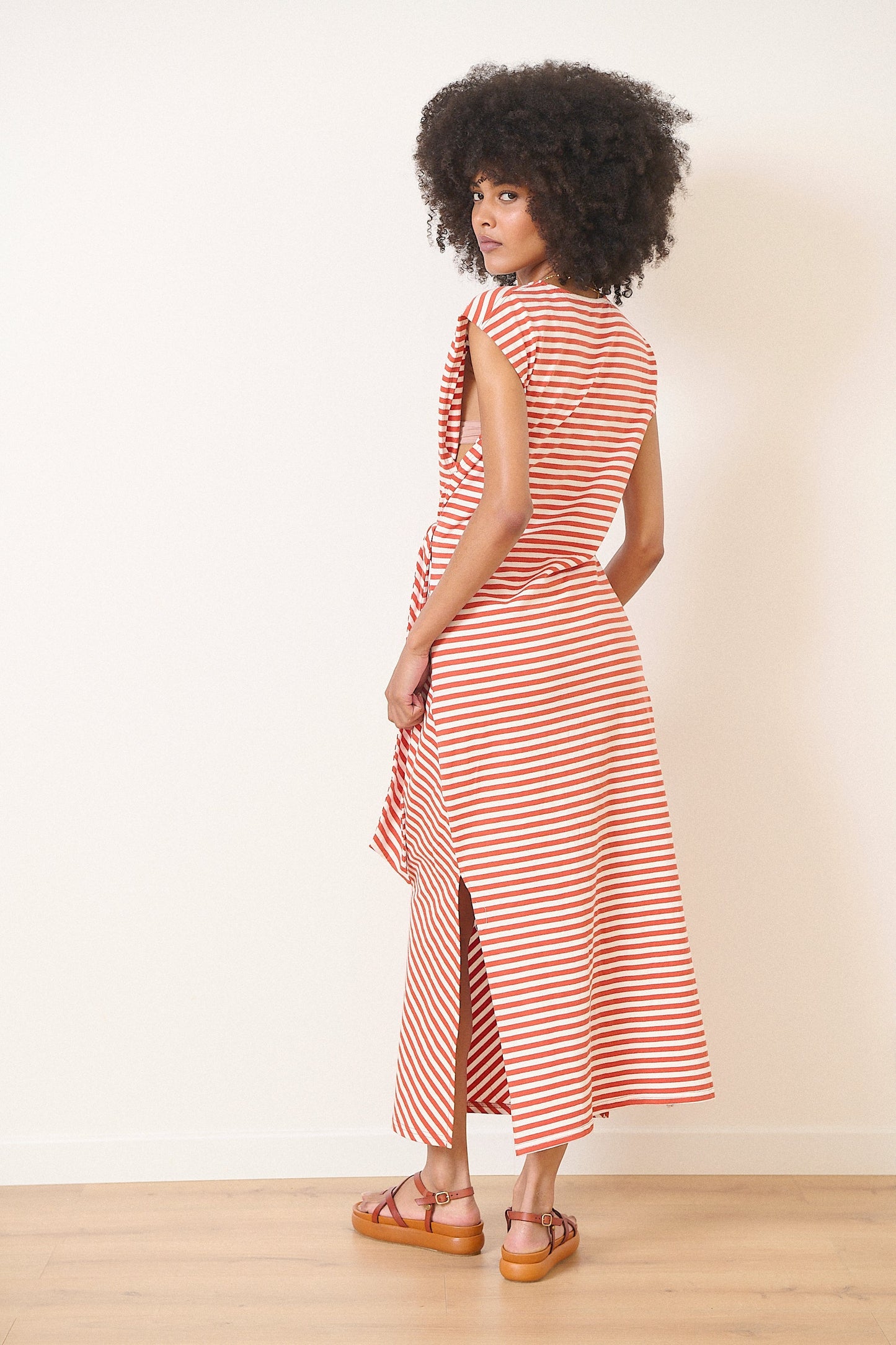 Robe Garance Paris fabriquée entièrement en coton alliant confort et légèreté pour de belles soirées d'été