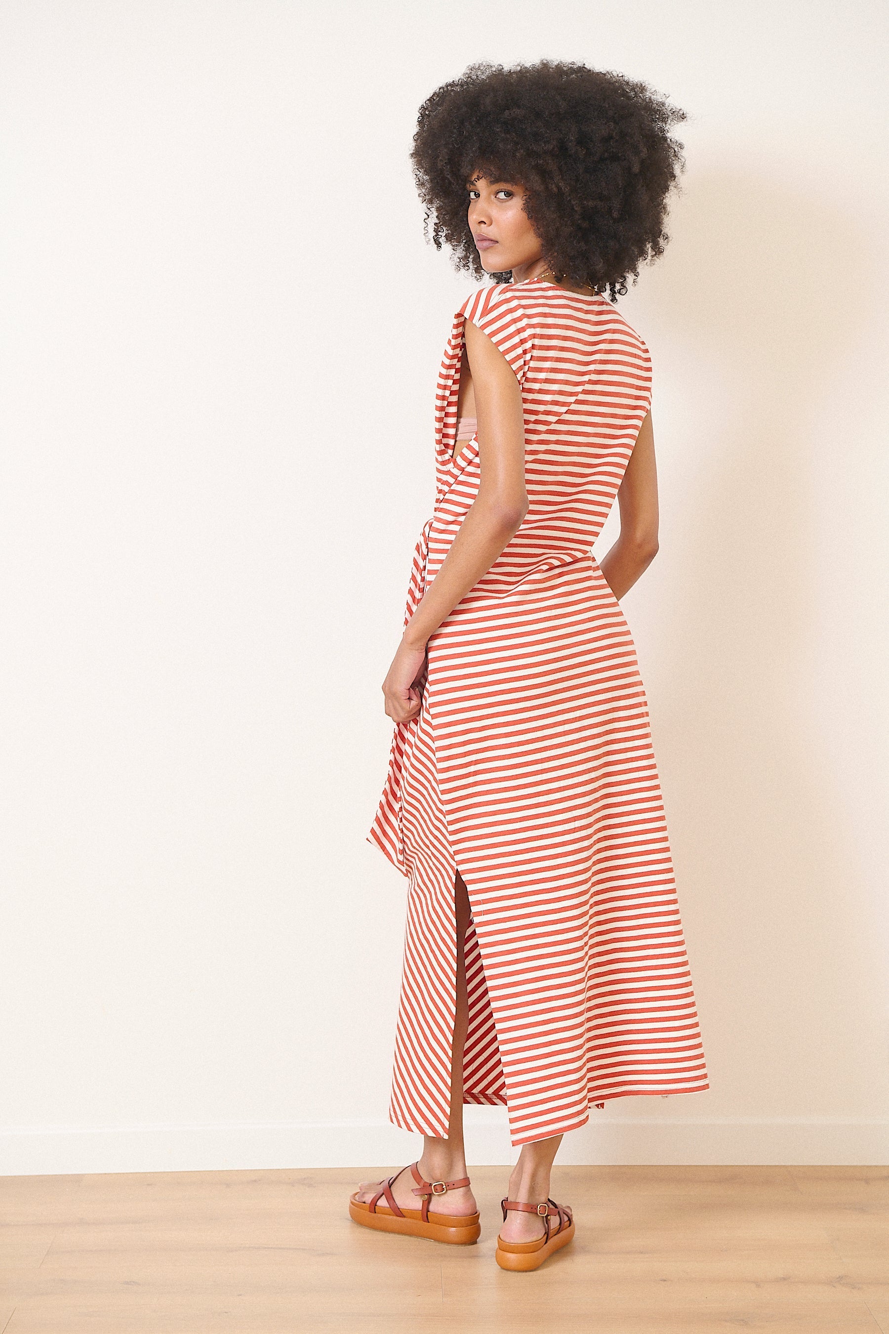 Robe Garance Paris fabriquée entièrement en coton alliant confort et légèreté pour de belles soirées d'été