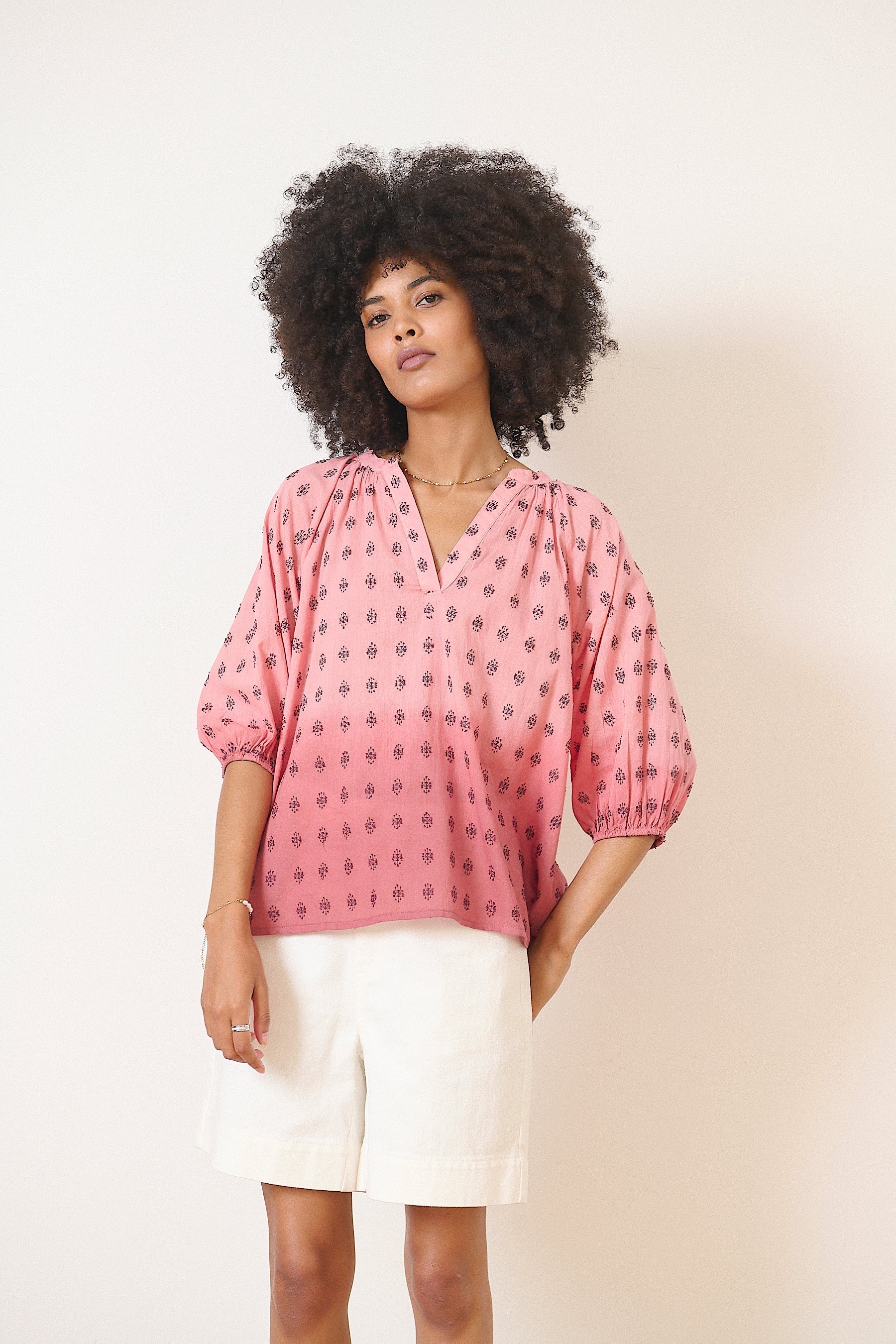 Top manches 3/4 élastiquées couleur terre cuite en coton col en V couple ample et légère pour la saison estivale