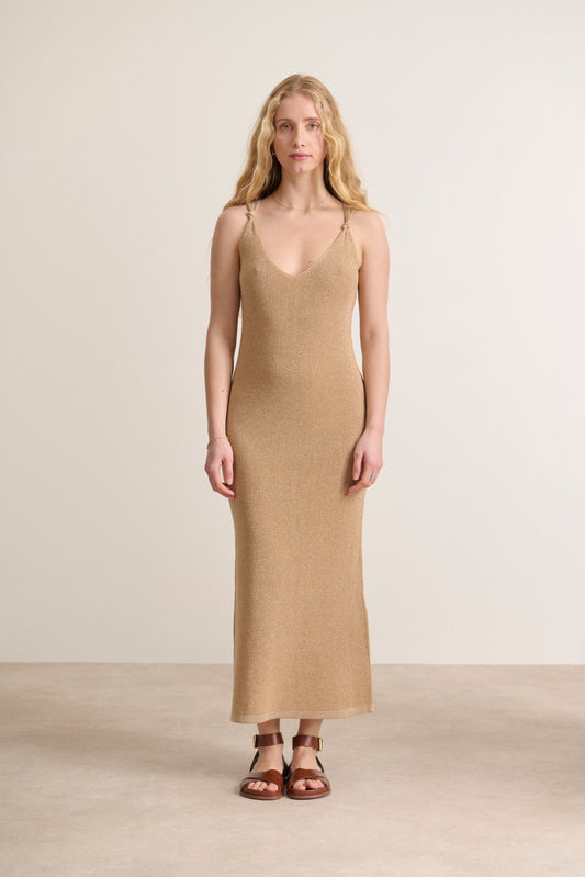 Robe près du corps avec nœuds délicats sur les bretelles au coloris doré scintillant robe qui sublime la silhouette