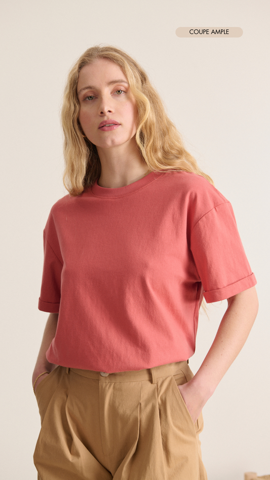 T-shirt à col rond et à manches courtes avec revers haut à la coupe droite et légèrement oversize coloris terre cuite