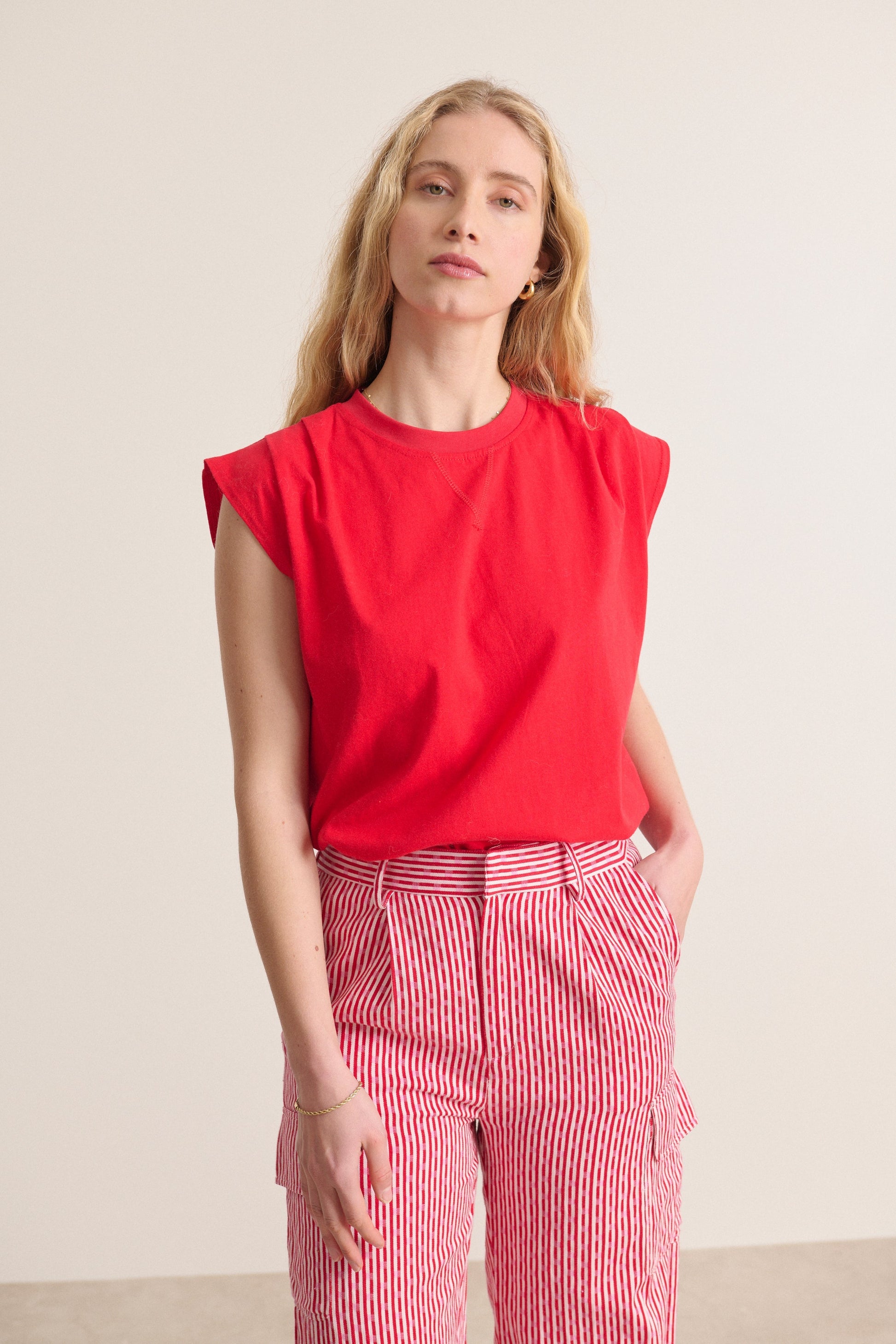 T-shirt rouge femme coupe ample oversize avec encolure ronde haut sans manches Femme détails plis épaules