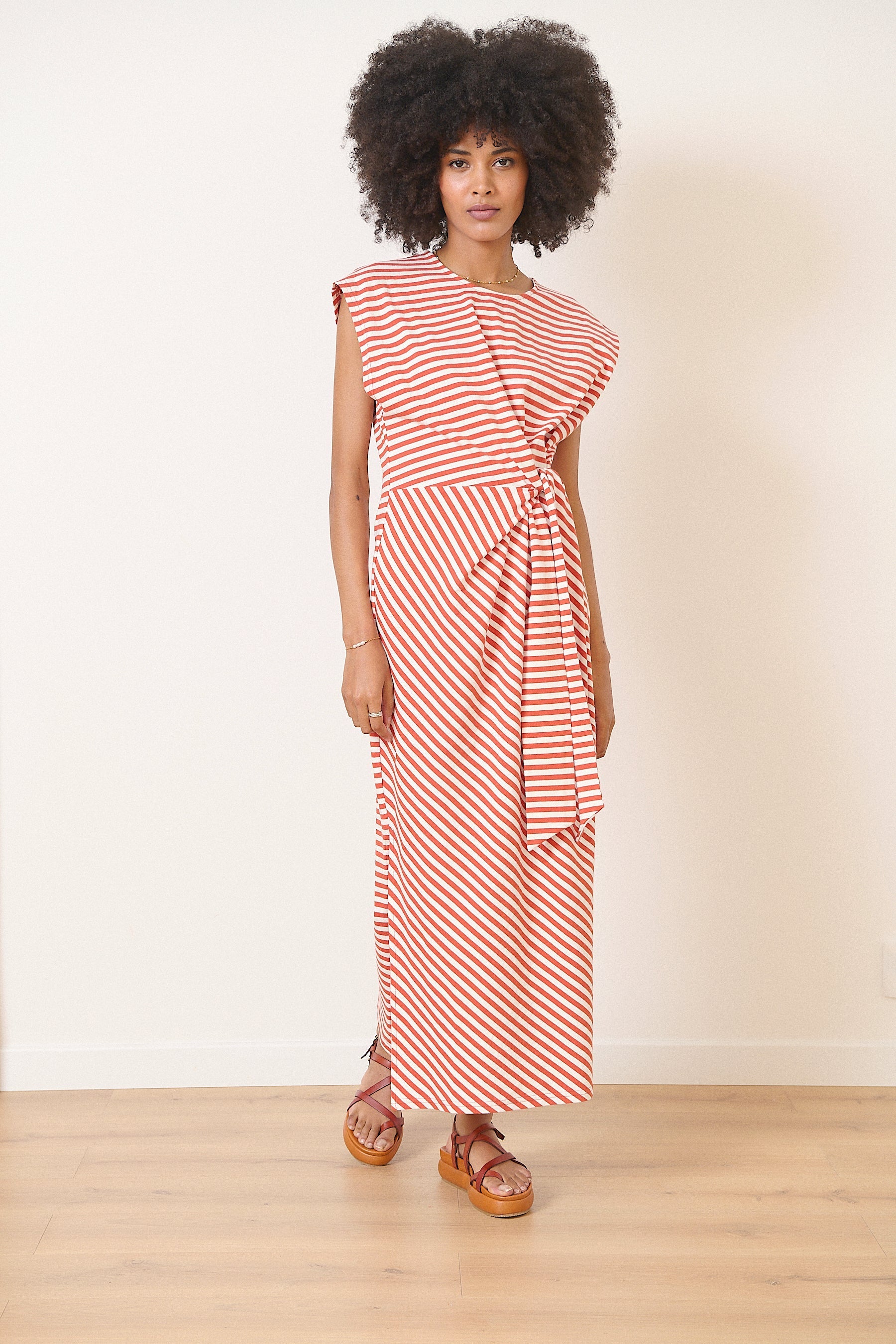 Robe femme avec nœud à nouer à la taille pour une silhouette élégante et sublimée marque parisienne Garance